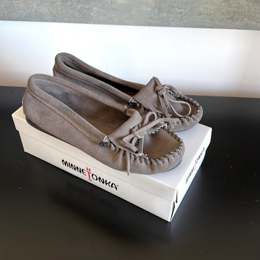Minnetonka Suede Leather Moccasin in Gray